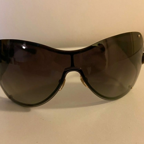 Sunglass - Picture 4 of 5